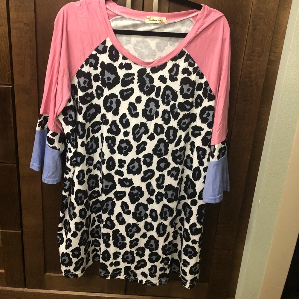 Short ruffle sleeve cow print top with pink/blue trim